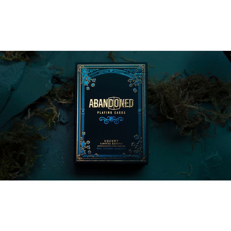 Foto Abandoned Luxury Playing Cards by Dynamo