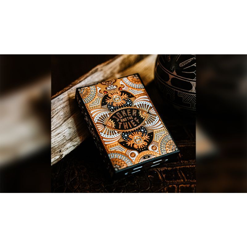 Foto False Idols (Totem) Playing Cards by Joker and the Thief (VT)