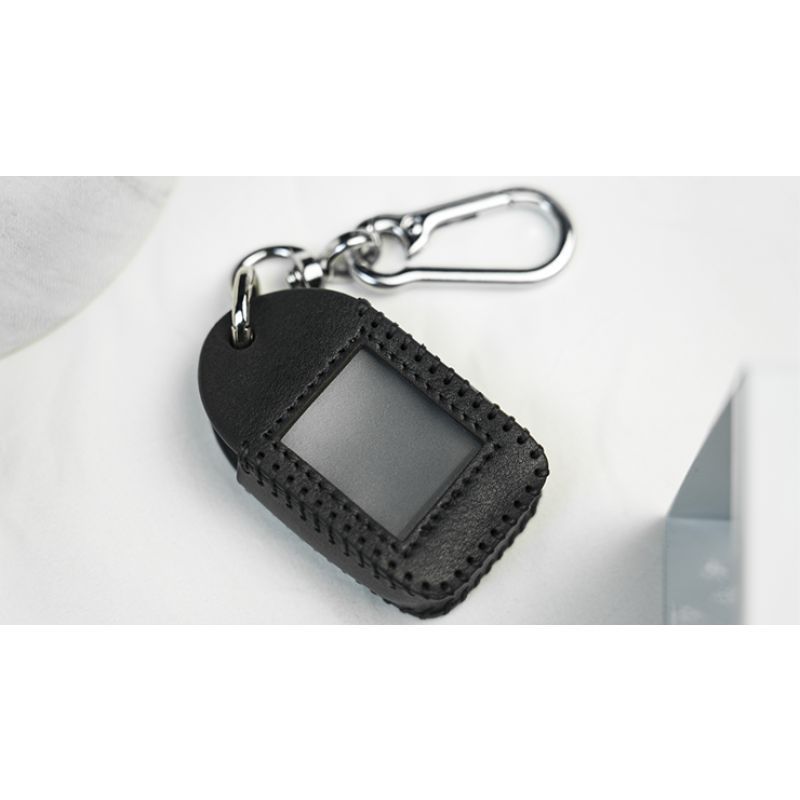 Foto Palm Peeker Keychain Case by PITATA MAGIC - Trick
