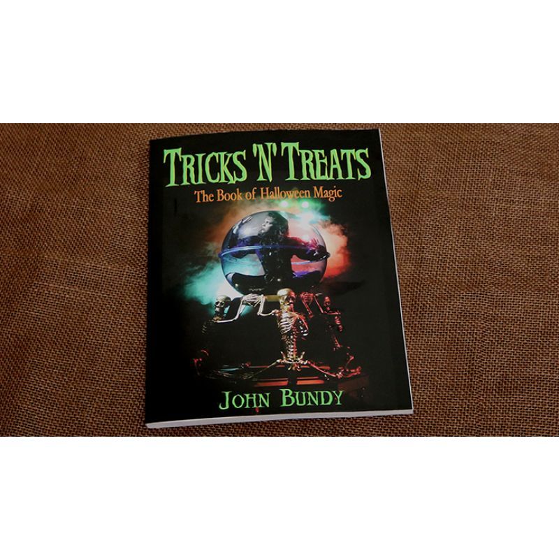 Foto Tricks 'N' Treats by John Bundy - Book (VT)