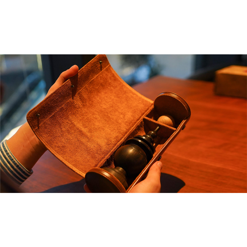 Foto Untrammelled Leather Carrying Case by Wonder House & TCC