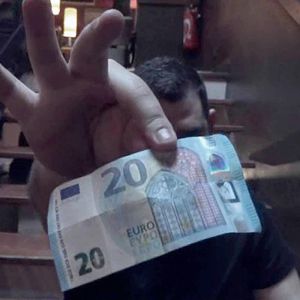 Foto Money Switch by Mickael Chatelain