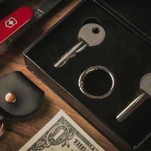 Foto Swiss Key by Nicholas Lawrence & Hanson Chien