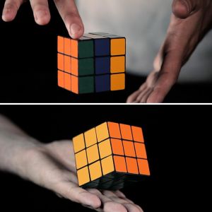 Foto Il Cubo Fluttuante