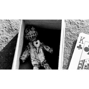 Foto Hoodoo the Return (Gimmicks and Online Instructions) by iNFiNiTi - Trick