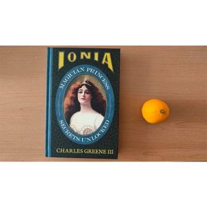 Foto Ionia: Magician Princess Secrets Unlocked by Charles Greene III