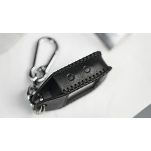 Foto Palm Peeker Keychain Case by PITATA MAGIC - Trick