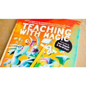 Foto Teaching With Magic by Xuxo Ruiz - Book