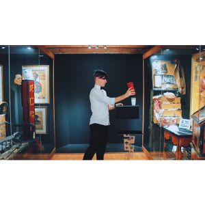 Foto Vanishing Glass of Milk PRO (Gimmicks and Online Instructions) by Bazar de Magia - Trick