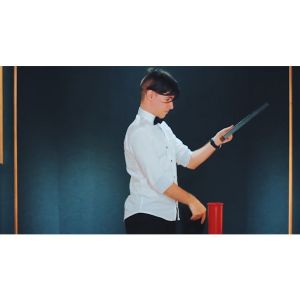 Foto Vanishing Glass of Milk PRO (Gimmicks and Online Instructions) by Bazar de Magia - Trick