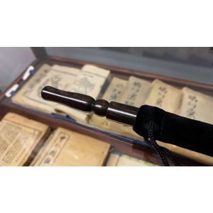 Foto Wooden wand PRO (Bold Black) by Harry He & Bacon Magic - Trick