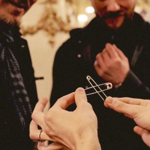Foto Non-Safety Pins by Juan Colàs