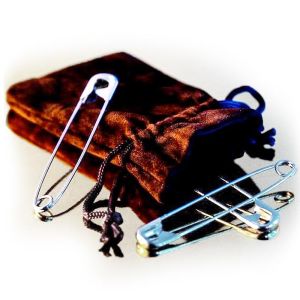 Foto Non-Safety Pins by Juan Colàs